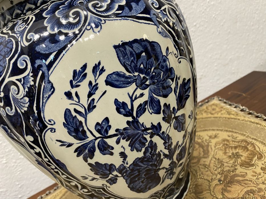 Холандска ваза с капак на делфт