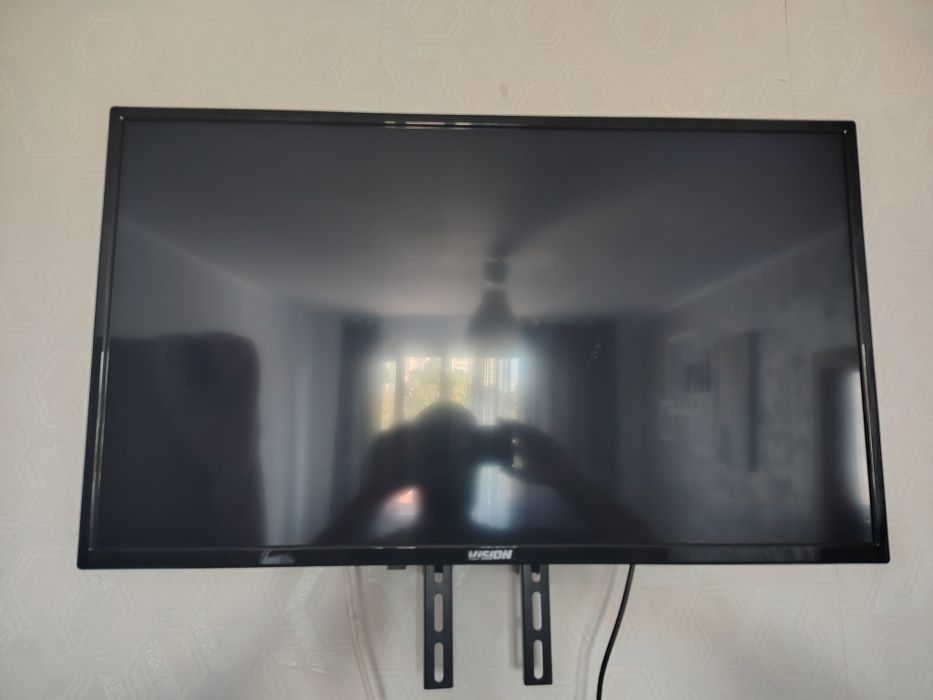 Vând 2 televizoare LED 81 CM