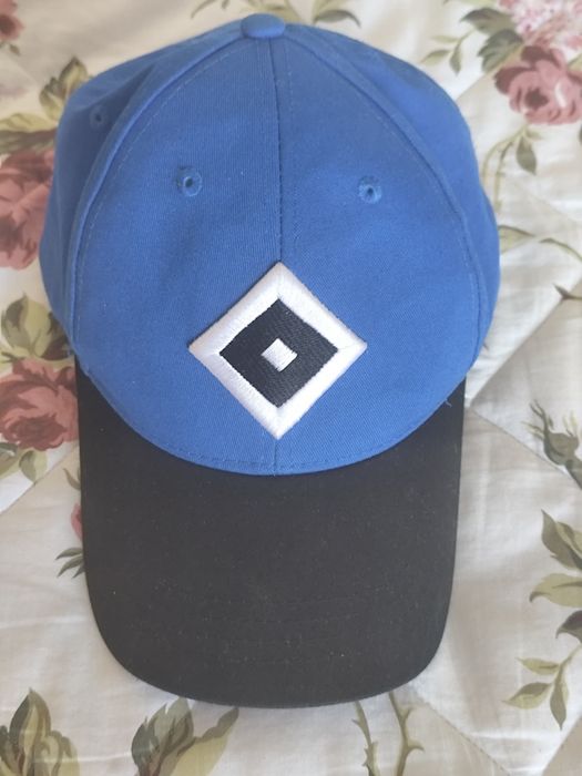 Продавам шапка на немския клуб HSV