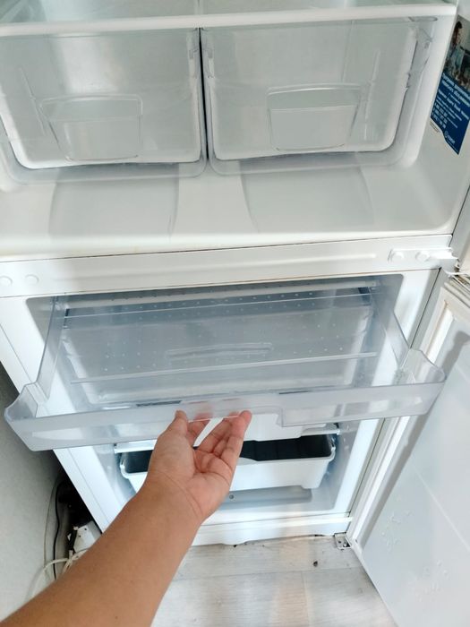 Продам 2-х камерный холодильник Индезит