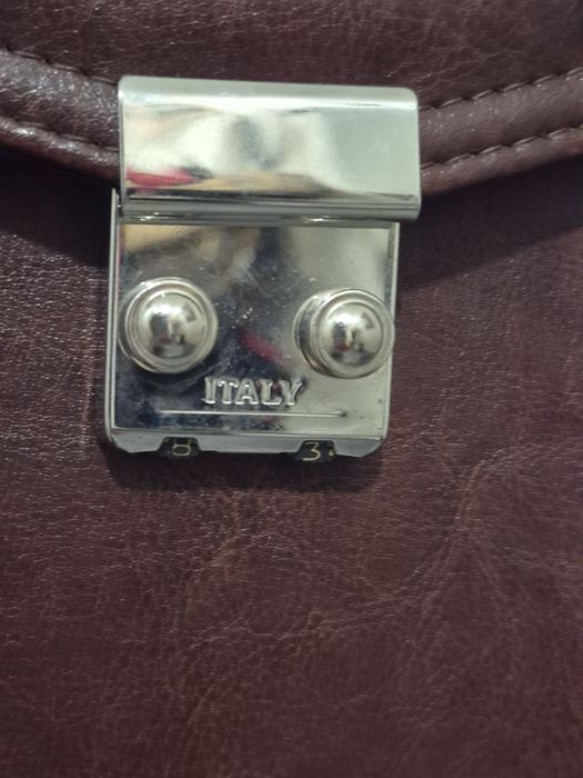 Италианска бизнес чанта от кафява естествена кожа със заключване с код