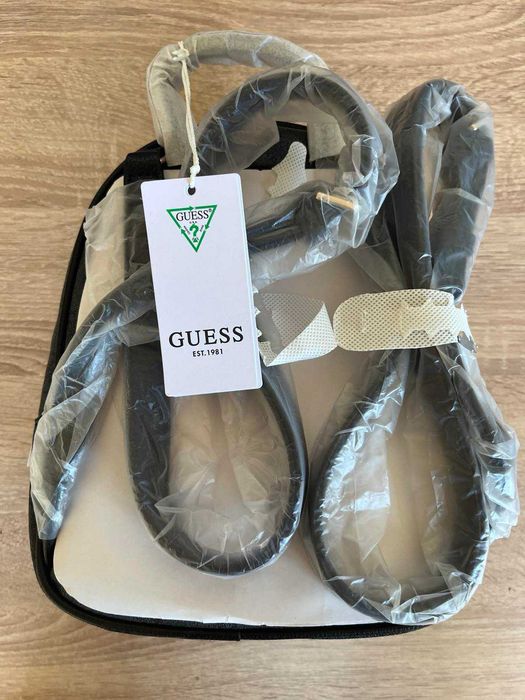 Страхотна оригинална дамска раничка Guess – чисто нова!