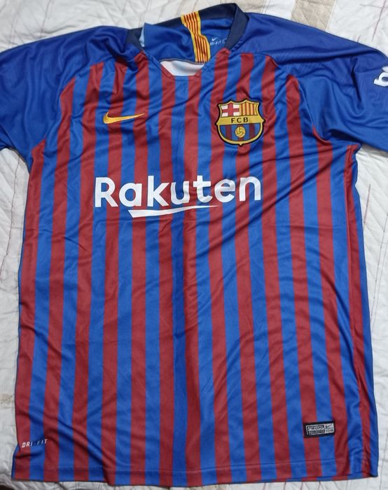 Продавам футболни тениски