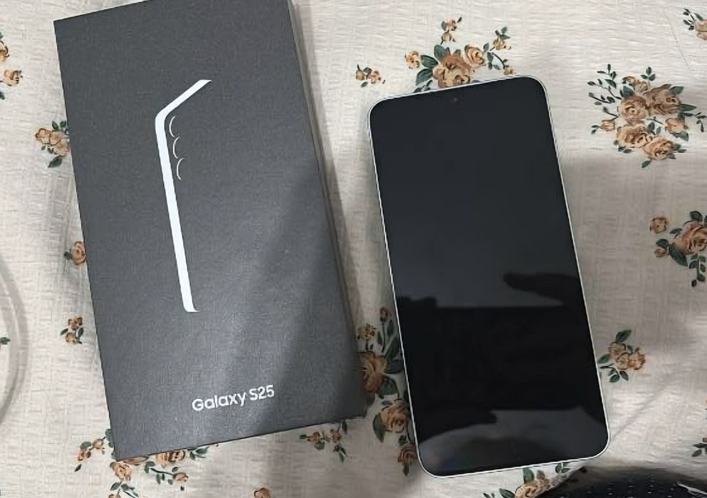 Продам Samsung Galaxy S25 12/128 EAC