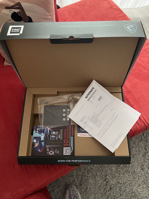 MSI Vector 18 HX AI   RTX 5080 16GB   Ultra 9 275HX  32GB DDR5  2TB SSD  QHD+ 240Hz + Accesorii