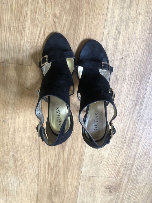 Босоножки GUESS замшевые