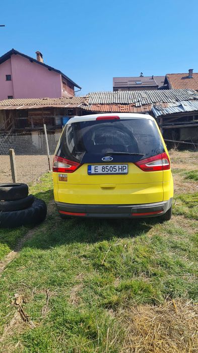 Продавам мини ван форд галакси 2015