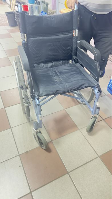 Продаю инвадидную коляску