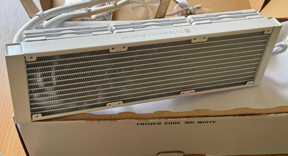 Cooler AIO/Lichid Procesor/CPU - Thermalright Frozen Edge 360 WHITE 360mm