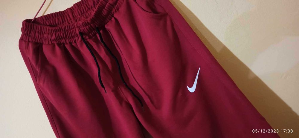 Спортен екип NIKE!