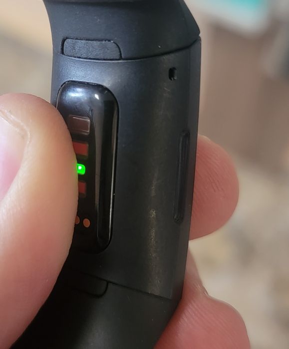 Fitbit Charge 4 за части