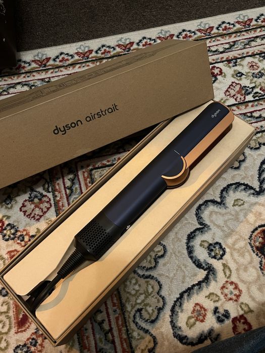 Dyson Airstrait продам