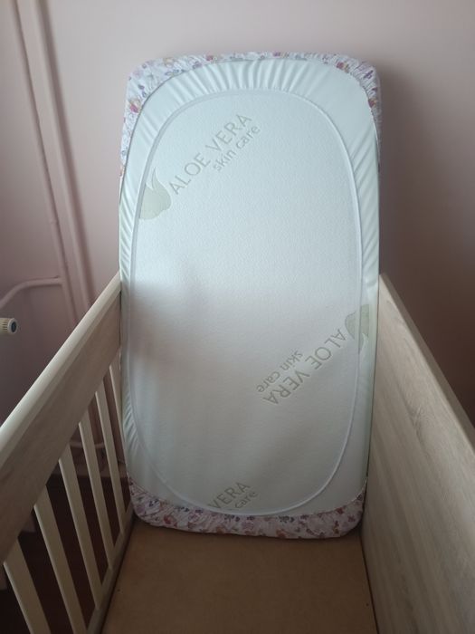 Бебешко легло с люлка.