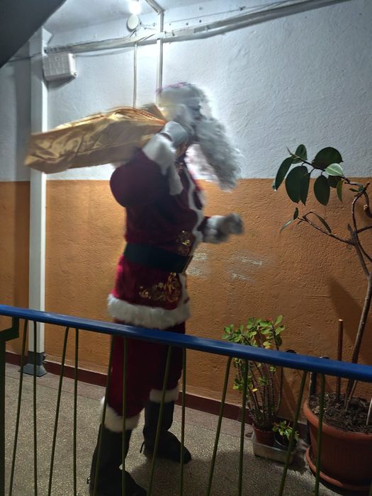 Moș Crăciun de închiriat .