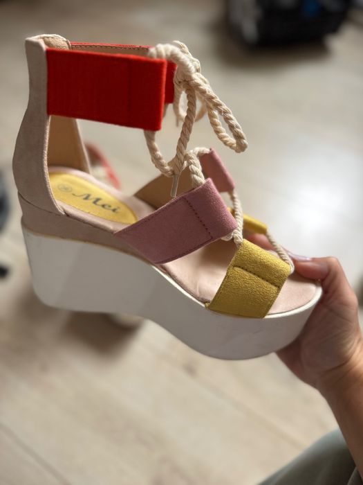 Сандали на платформа Mei