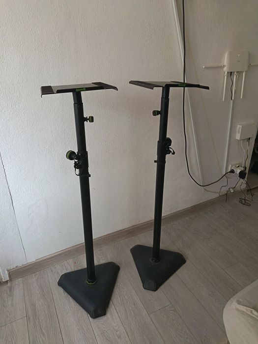 Stative Gravity monitor studio