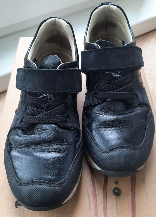 Продам детские кожаные кроссовки