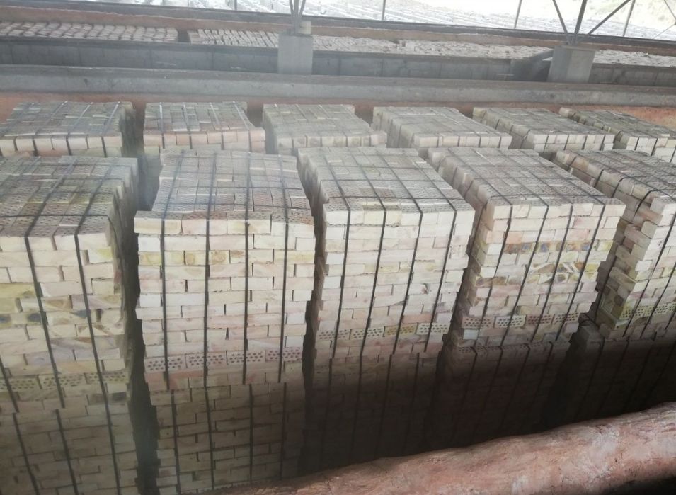 Кирпичи Гишт пустотелый с завода.