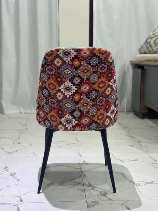 Стильные и удобные стулья с металлическим каркасом