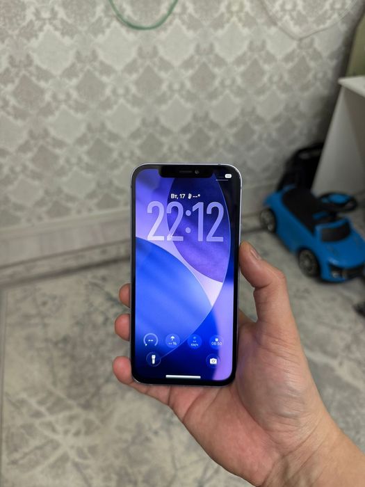 Срочно продам iphone 12 на 64 гб