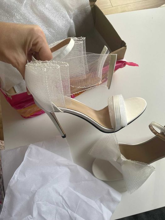 Sandale tip Jimmy Choo albe