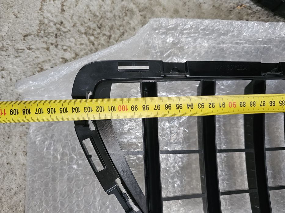 Grila mercedes negru lucios