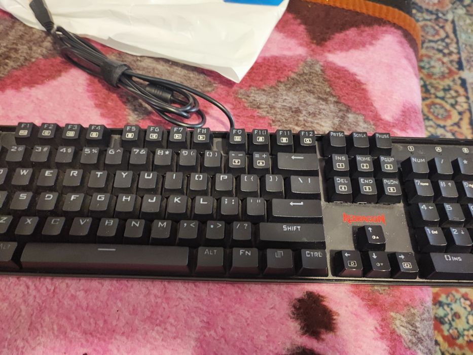 Vând tastatură mecanică