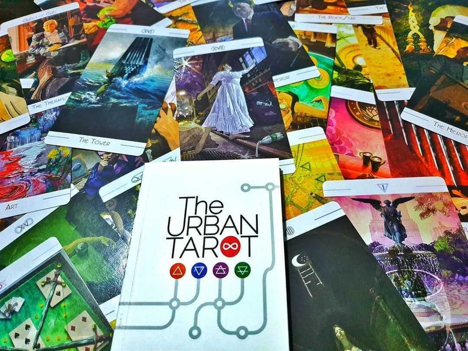 Таро. The Unfolding Path Tarot, The Urban Tarot, Romantic Tarot