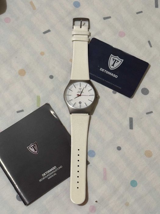 Продавам нов мъжки часовник DeTomaso Viareggio DT1049-B – Silver / White, пълен комплект