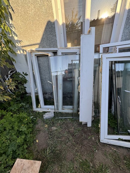 Продам 5 пластиковых окон