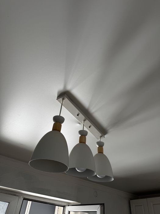 Продам люстры 3 штуки