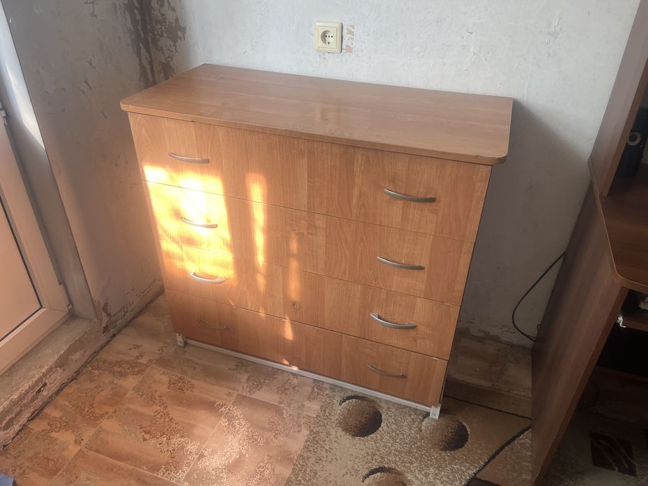 Продам комод с полками