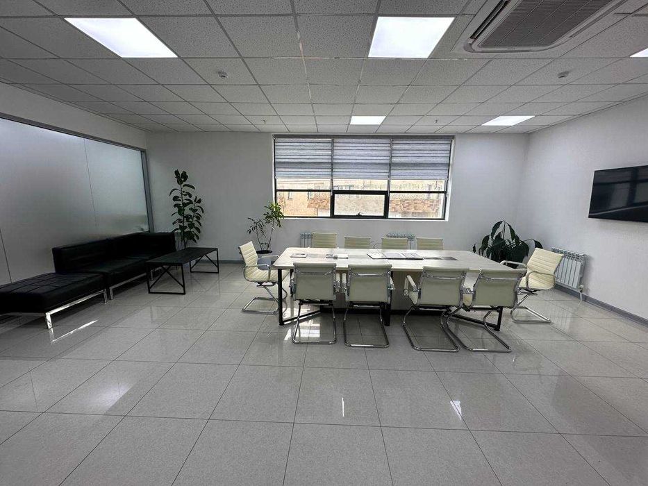 Сдается в аренду современные офисные помещения (136 м2, 125 м2)