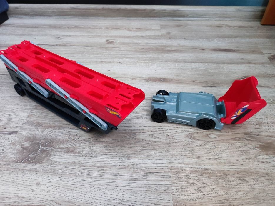 Камион автовоз Hot Wheels