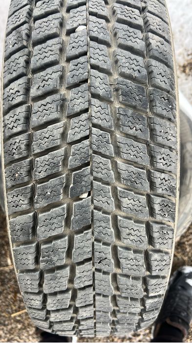 Зимние покрышки 215/70/16