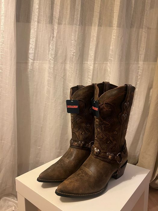 Cowoboyboots noi cu etichetă