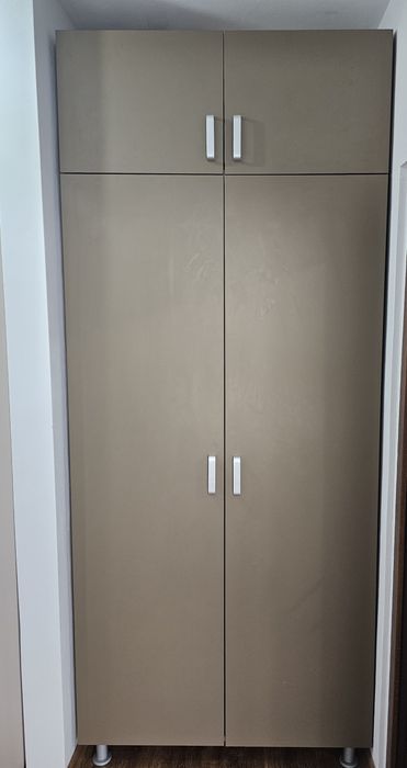 Vând dulap depozitare