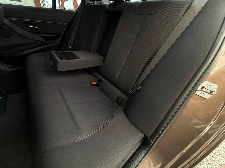 BMW Seria 3 F30 2013, 318d 143cp Euro5, Bi-Xenon, Trapa, Moduri de condus, Scaune incalzite, Import Germania, rate cu avans 0%
