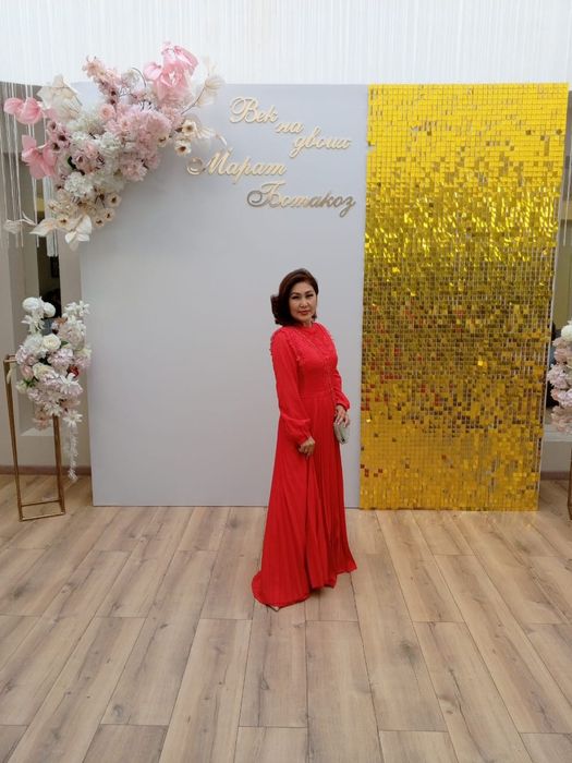 Вечерние платья.