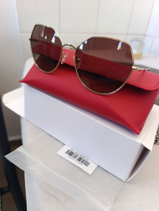 Слънчеви очила Guess