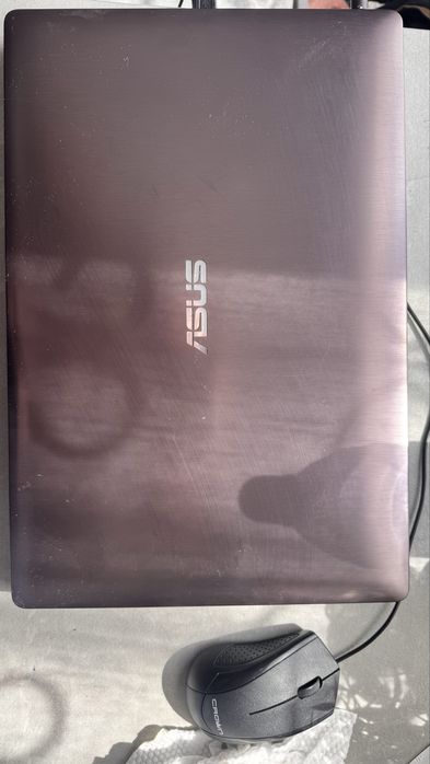 Ноутбук Асус в хорошем состояний