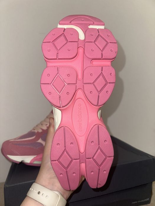 Adidasi inspired by New Balance 9060