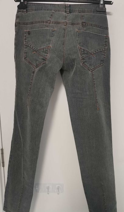 Дънки на русенската фирма Роси фешън