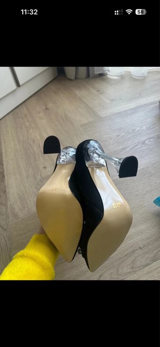Botine cu toc transparent