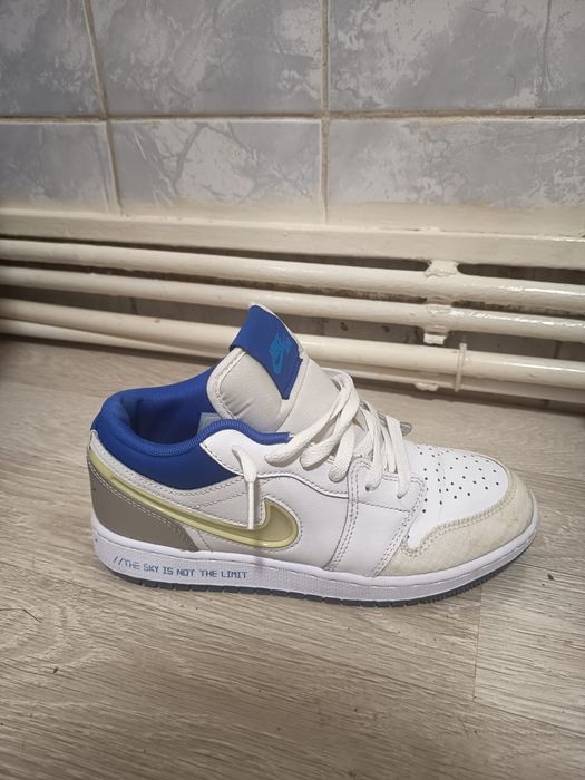 Vând Nike Court Vision Low – White/Gum Yellow/University Blue