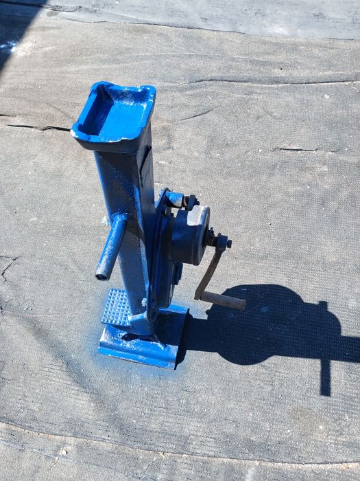 Домкрат железнодорожный