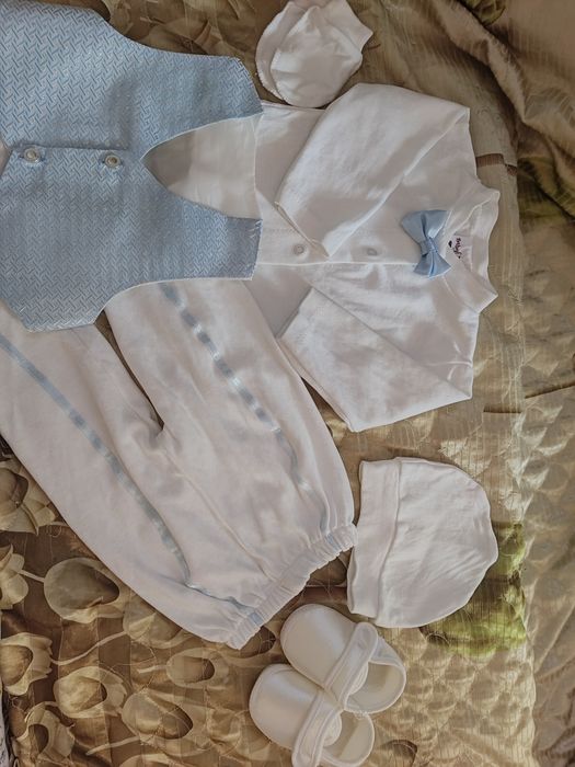 Продам костюмчик на выписку