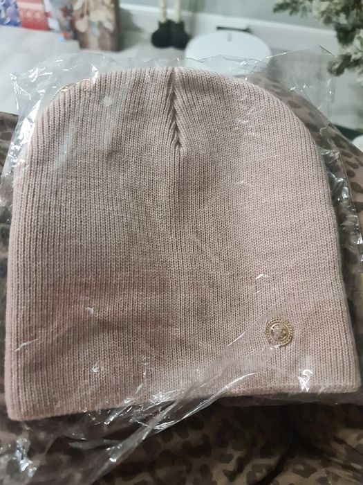 Продаю женские шапки