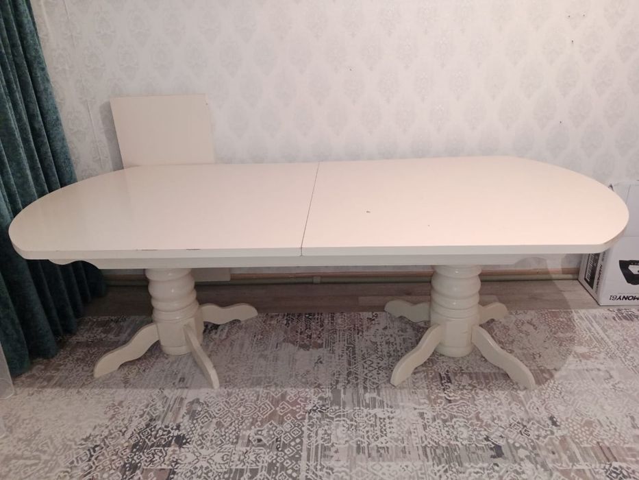 Продам стол для гостиной