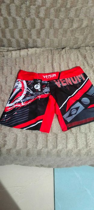 Спортивные шорты